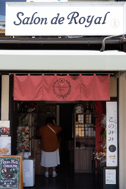 サロンドロワイヤル 嵐山店, 京都